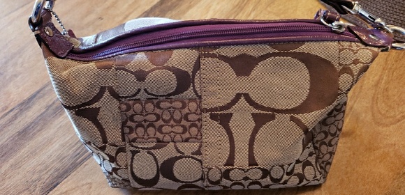 Coach Handbags - Coach brand small purse great condition zip